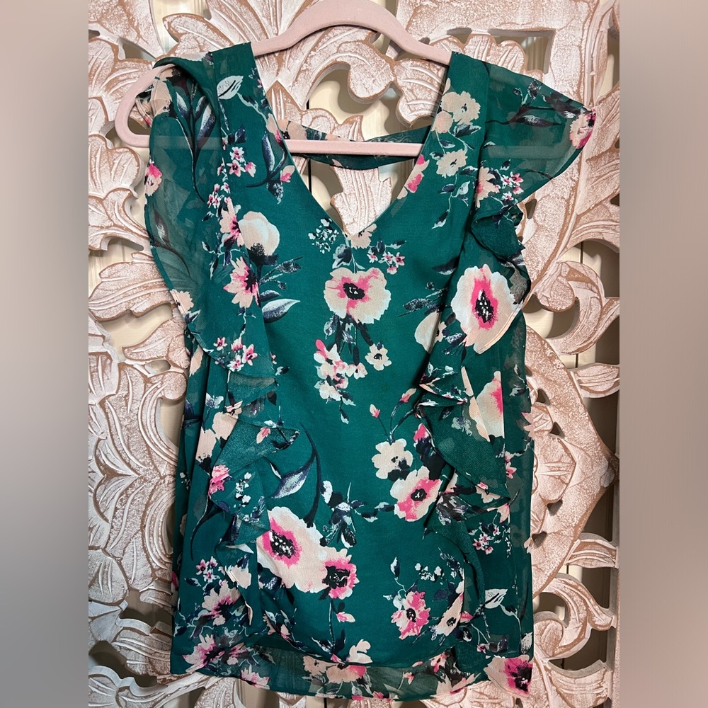 Bwear Floral Flutter Sleeve Flowy Green Blouse Sz M